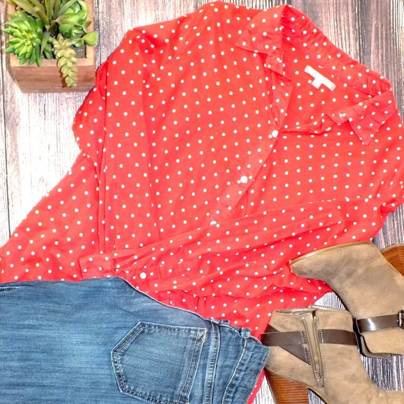 Uniqlo Tops - UNIQLO Red Polkadots Long Sleeveless Button Down